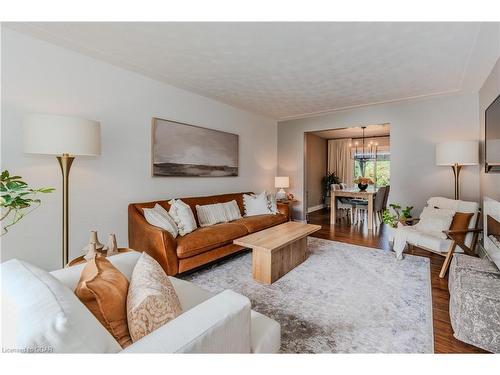 4 Canary Court, Elmira, ON - Indoor Photo Showing Living Room