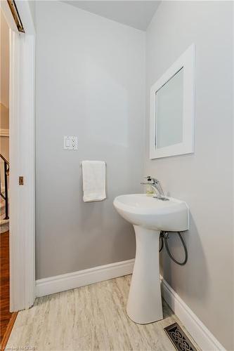 4 Canary Court, Elmira, ON - Indoor Photo Showing Bathroom