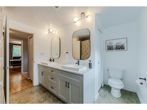 4 Canary Court, Elmira, ON - Indoor Photo Showing Bathroom