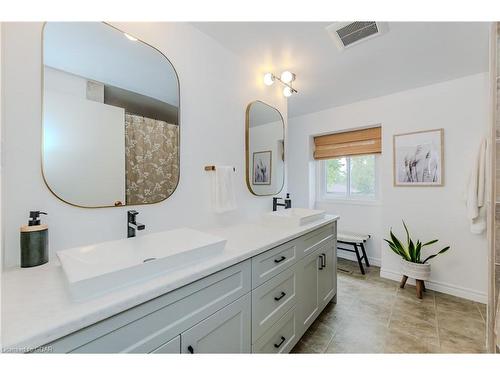 4 Canary Court, Elmira, ON - Indoor Photo Showing Bathroom