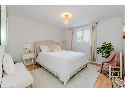 4 Canary Court, Elmira, ON - Indoor Photo Showing Bedroom