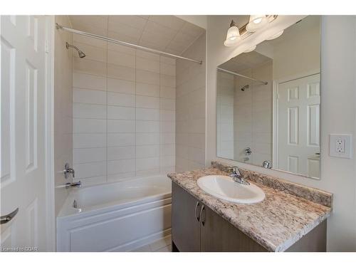 154 Attwater Drive, Cambridge, ON - Indoor Photo Showing Bathroom