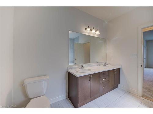 154 Attwater Drive, Cambridge, ON - Indoor Photo Showing Bathroom