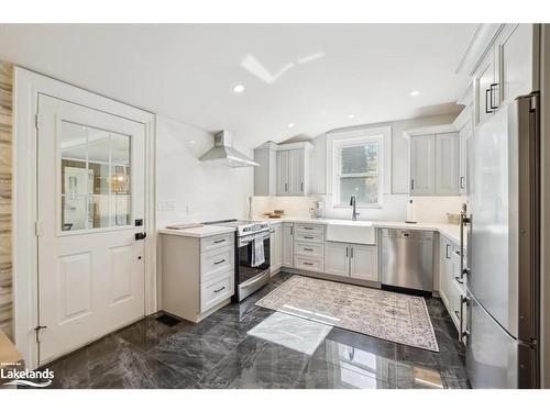 53 Kimberley Avenue, Bracebridge, ON - Indoor Photo Showing Kitchen With Upgraded Kitchen