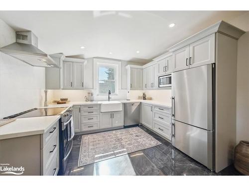 53 Kimberley Avenue, Bracebridge, ON - Indoor Photo Showing Kitchen With Upgraded Kitchen