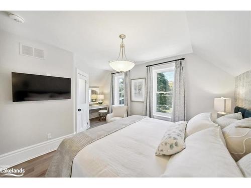 53 Kimberley Avenue, Bracebridge, ON - Indoor Photo Showing Bedroom