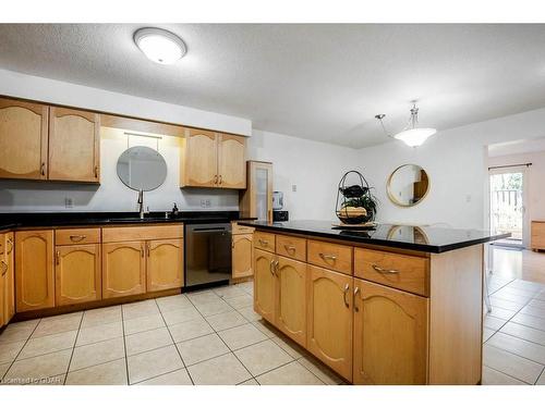 10-20 Shackleton Drive, Guelph, ON - Indoor Photo Showing Kitchen