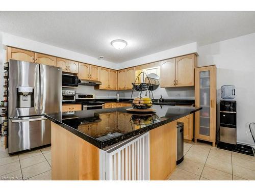 10-20 Shackleton Drive, Guelph, ON - Indoor Photo Showing Kitchen