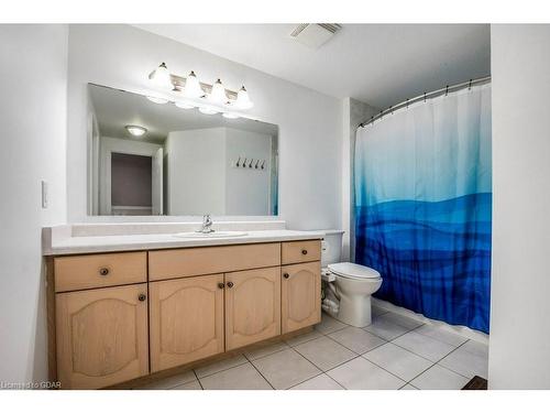 10-20 Shackleton Drive, Guelph, ON - Indoor Photo Showing Bathroom