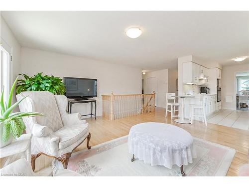 765 St. David Street South, Fergus, ON - Indoor Photo Showing Living Room