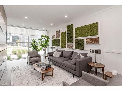 113-1880 Gordon Street, Guelph, ON - Indoor Photo Showing Living Room