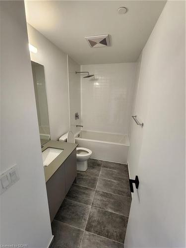 1122-2485 Taunton Road, Oakville, ON - Indoor Photo Showing Bathroom