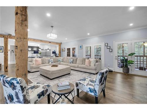 7 Fox Run Drive, Puslinch, ON - Indoor Photo Showing Living Room