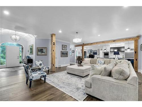 7 Fox Run Drive, Puslinch, ON - Indoor Photo Showing Living Room