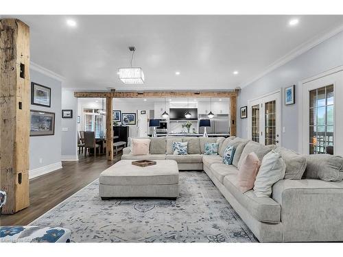 7 Fox Run Drive, Puslinch, ON - Indoor Photo Showing Living Room