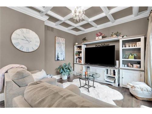 7 Fox Run Drive, Puslinch, ON - Indoor Photo Showing Living Room