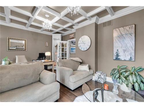 7 Fox Run Drive, Puslinch, ON - Indoor Photo Showing Living Room