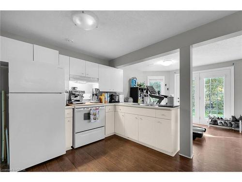 7 Fox Run Drive, Puslinch, ON - Indoor Photo Showing Kitchen With Double Sink