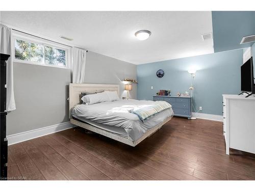 7 Fox Run Drive, Puslinch, ON - Indoor Photo Showing Bedroom