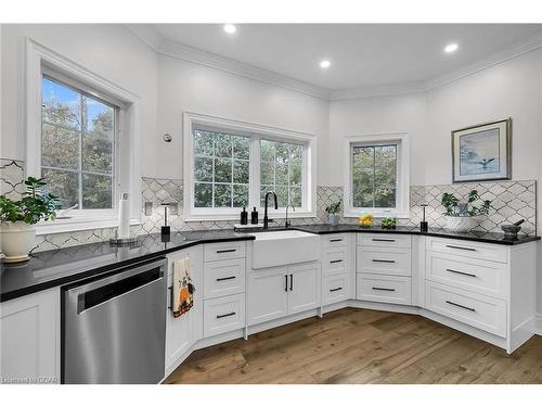 7 Fox Run Drive, Puslinch, ON - Indoor Photo Showing Kitchen