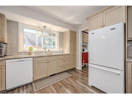 95 Balmoral Drive, Guelph, ON - Indoor Photo Showing Kitchen