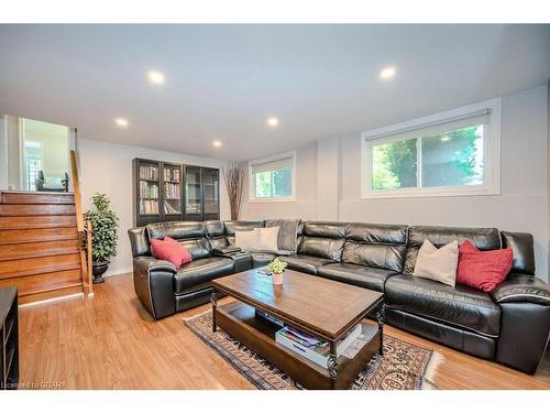 95 Balmoral Drive, Guelph, ON - Indoor Photo Showing Living Room