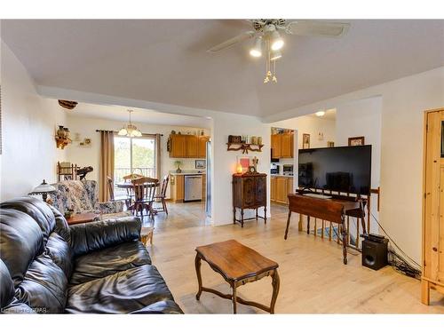 227 Carrol Street, Arthur, ON - Indoor Photo Showing Living Room