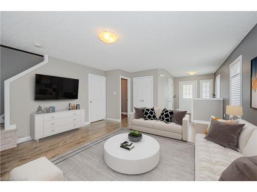 19-105 Bard Boulevard, Guelph, ON - Indoor Photo Showing Living Room