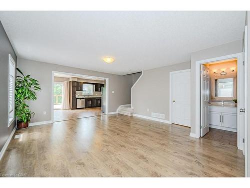 19-105 Bard Boulevard, Guelph, ON - Indoor Photo Showing Living Room