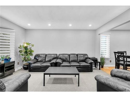 11 Tanager Drive, Guelph, ON - Indoor Photo Showing Living Room