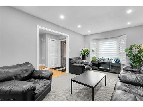 11 Tanager Drive, Guelph, ON - Indoor Photo Showing Living Room