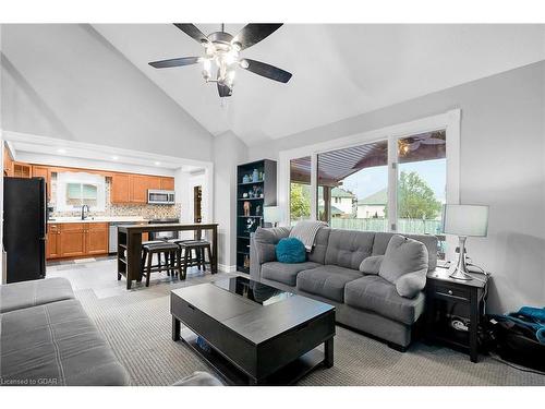 11 Tanager Drive, Guelph, ON - Indoor Photo Showing Living Room