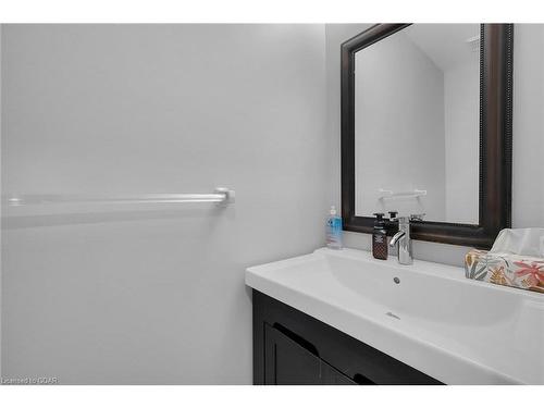 11 Tanager Drive, Guelph, ON - Indoor Photo Showing Bathroom