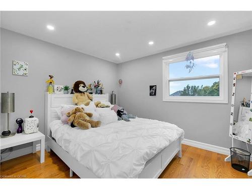 11 Tanager Drive, Guelph, ON - Indoor Photo Showing Bedroom