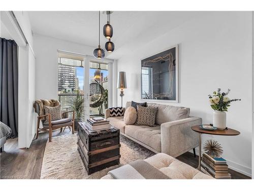 910-15 Lower Jarvis Street, Toronto, ON - Indoor Photo Showing Living Room