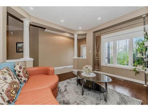 6 Westra Drive, Guelph, ON - Indoor Photo Showing Living Room