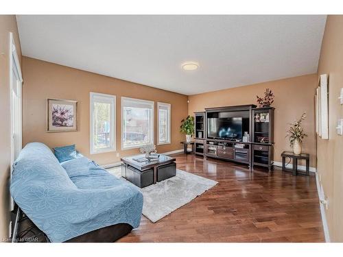 6 Westra Drive, Guelph, ON - Indoor Photo Showing Living Room