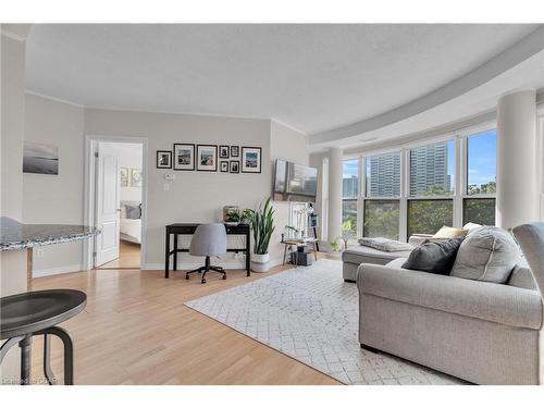 614-135 James Street S, Hamilton, ON - Indoor Photo Showing Living Room