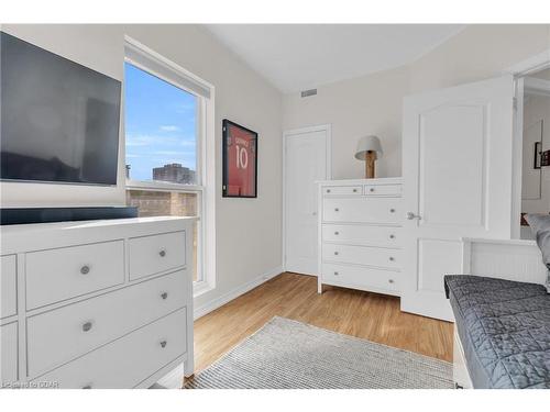 614-135 James Street S, Hamilton, ON - Indoor Photo Showing Bedroom