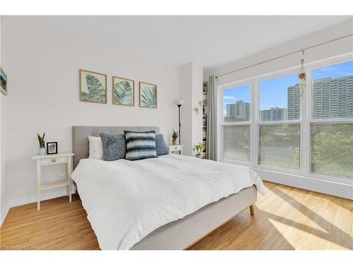 614-135 James Street S, Hamilton, ON - Indoor Photo Showing Bedroom