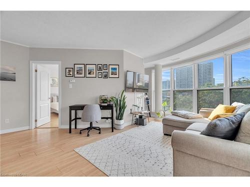 614-135 James Street S, Hamilton, ON - Indoor Photo Showing Living Room