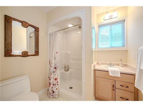 14 Sprucehaven Court, Guelph, ON - Indoor Photo Showing Bathroom