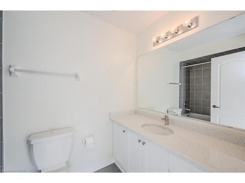 256 Law Drive, Guelph, ON - Indoor Photo Showing Bathroom