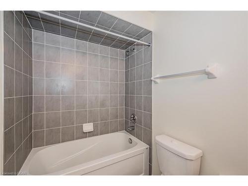 256 Law Drive, Guelph, ON - Indoor Photo Showing Bathroom