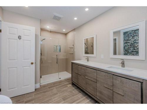 7456 Wellington Road 51 Road, Guelph, ON - Indoor Photo Showing Bathroom