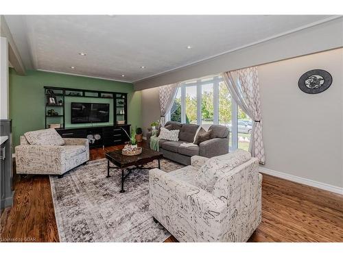 49 Strathcona Crescent, Kitchener, ON - Indoor Photo Showing Living Room