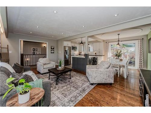 49 Strathcona Crescent, Kitchener, ON - Indoor Photo Showing Living Room