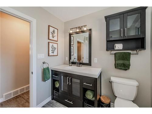 49 Strathcona Crescent, Kitchener, ON - Indoor Photo Showing Bathroom