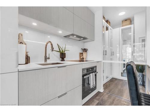 910-15 Lower Jarvis Street, Toronto, ON - Indoor Photo Showing Kitchen With Upgraded Kitchen