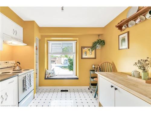 65 Dovercliffe Road, Guelph, ON - Indoor Photo Showing Kitchen